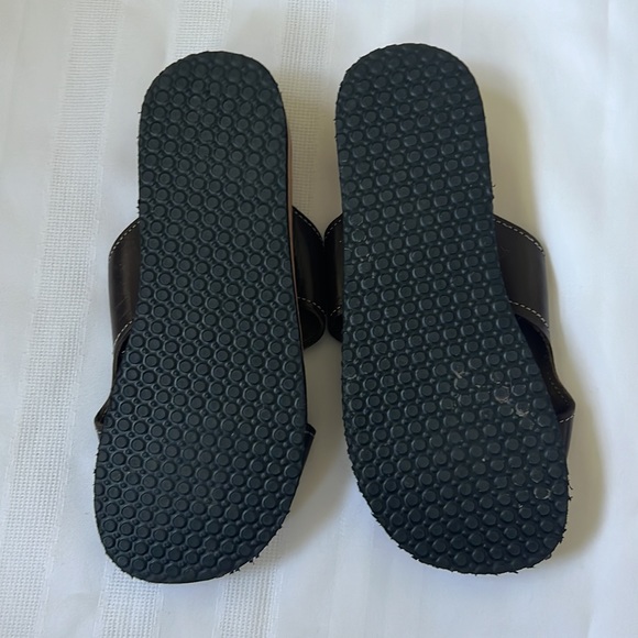 Size 3 Girls (US) Brown & Tan Flower Sandals - Picture 2 of 13